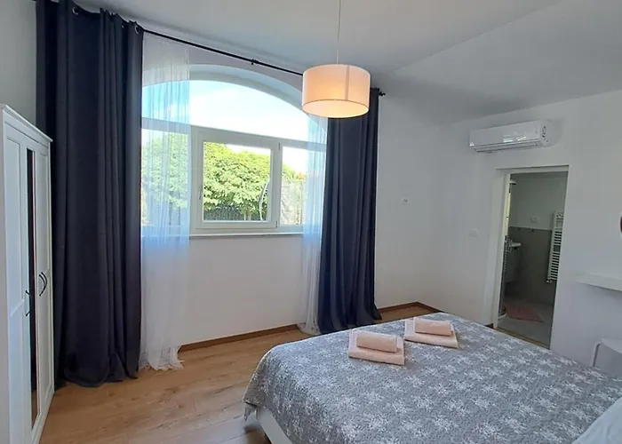 Apartament Dorina *
