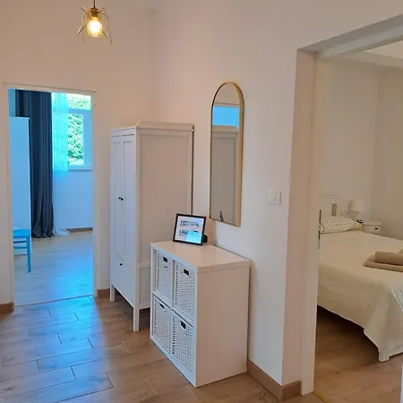 Apartment Dorina *