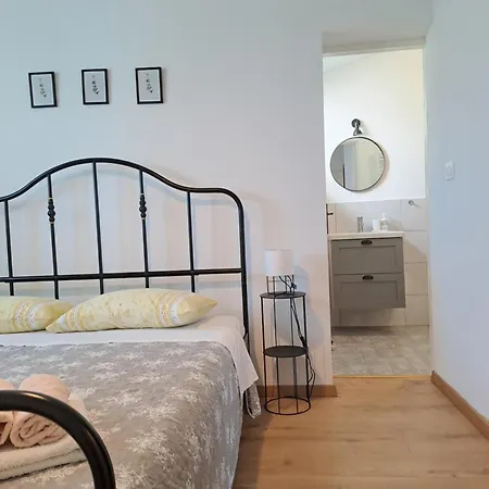 Dorina Apartment *